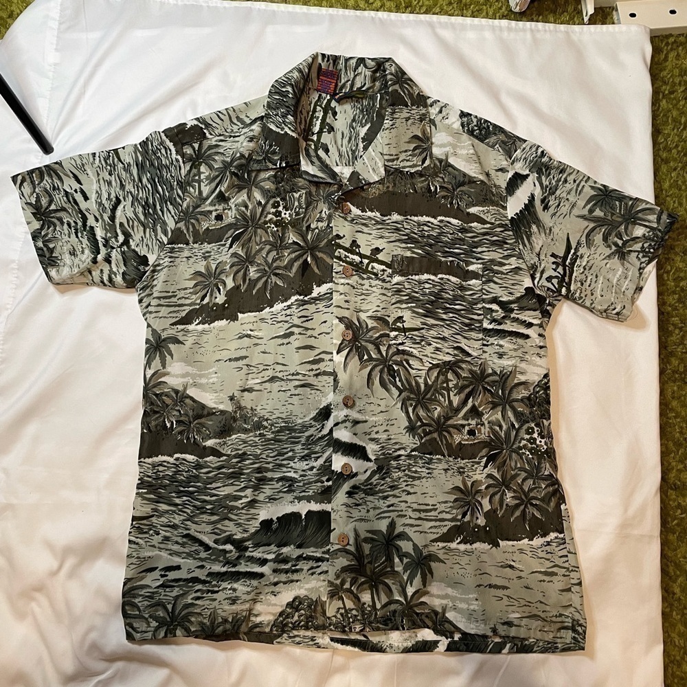 Men’s Roundy Bay size large green Hawaiian button up shirt